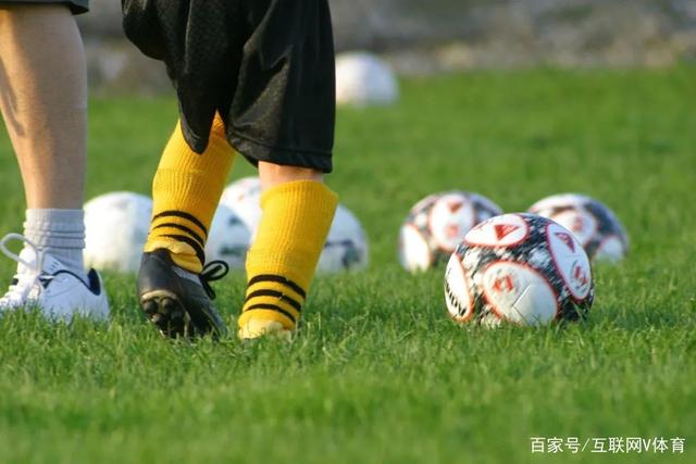 美媒：詹姆斯东部8连总决仅对过罗斯1个一阵 库里22年连打3个一阵