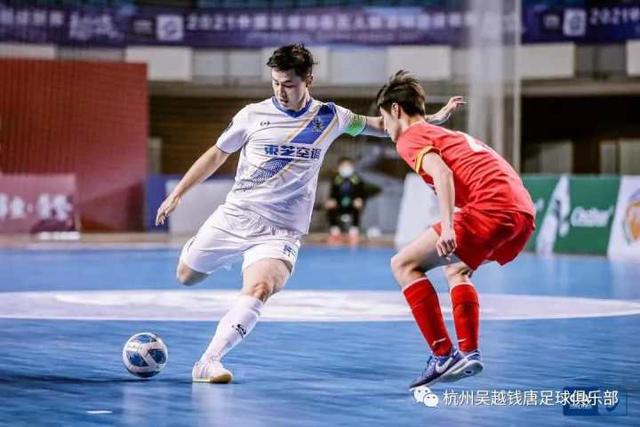 记者：上交缺两大主力不被看好 一次次逆袭书写今夏热血篮球故事